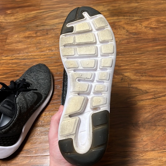 Nike shoes - Picture 5 of 9